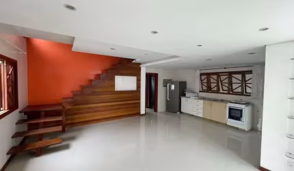 Casa em condomínio fechado com 2 quartos para alugar na Travessa Ibiza, 126, Campeche, Florianópolis por R$ 3.450