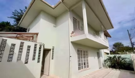 Casa em condomínio fechado com 3 quartos para alugar na Servidão Vassourinha, 210, Rio Tavares, Florianópolis por R$ 6.400