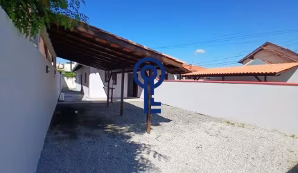 Casa com 2 quartos para alugar na Rua Raimundo Starosky, 786, Carianos, Florianópolis por R$ 3.600