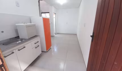 Casa em condomínio fechado com 2 quartos para alugar na Rua Manoel Soares D'Azevedo Maia, 346, Carianos, Florianópolis por R$ 2.500