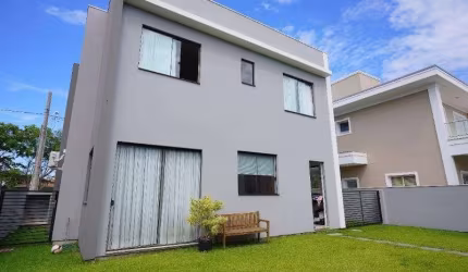 Casa em condomínio fechado com 3 quartos para alugar na Rua do Gramal, 1491, Campeche, Florianópolis por R$ 10.000