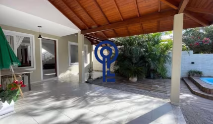 Casa com 3 quartos para alugar na Rua Durval Pires da Cunha, 63, Sambaqui, Florianópolis por R$ 5.900