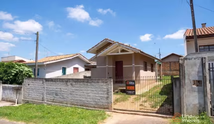 CASA COM ESPAÇO DE TERRENO NA BALSA NOVA