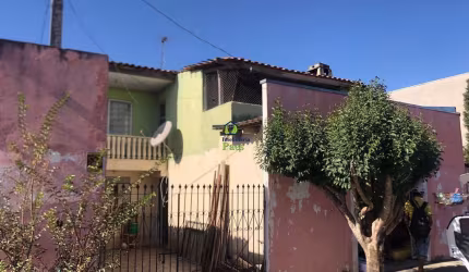 Casa com 3 quartos à venda no Cajuru, Curitiba  por R$ 260.000