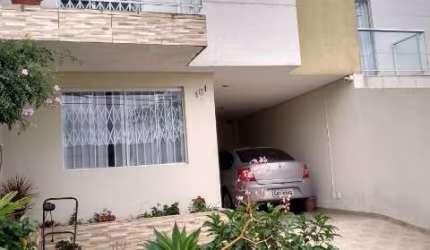 Casa com 3 quartos à venda no Capão Raso, Curitiba  por R$ 730.000