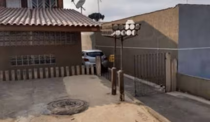 Casa com 2 quartos à venda na Restinga Seca, Almirante Tamandaré  por R$ 410.000
