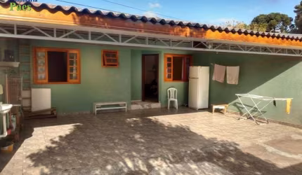 Casa com 3 quartos à venda no Pinheirinho, Curitiba  por R$ 420.000