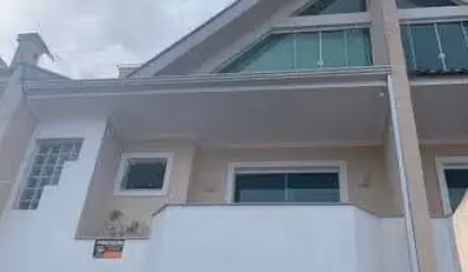 Casa com 4 quartos à venda no Uberaba, Curitiba  por R$ 1.020.000