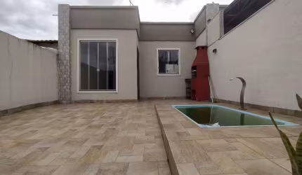 Linda casa com 03 quartos e piscina no Cidade Nova em Igarapé-MG