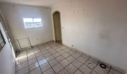 Aluga-se Casa 2 Dormitórios com suíte e vaga de garagem no Jardim Vila Galvão