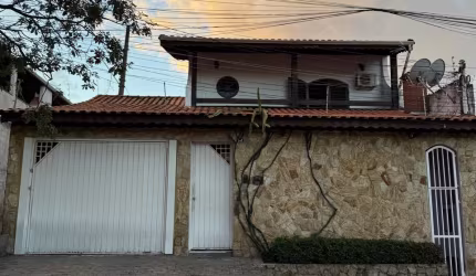 Vende-se Sobrado 3 dormitórios 1 suíte com 10 vagas de Garagem no Jd Bela vista