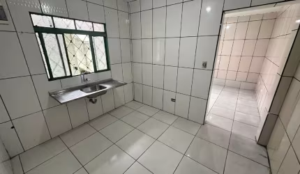 Aluga-se Casa 3 cômodos no Jd Adriana com vaga de garagem - Travessa Av. Brig Faria lima
