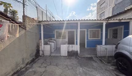 Aluga-se Casa com 3 Cômodos e vaga de Garagem no Jd Bom Clima