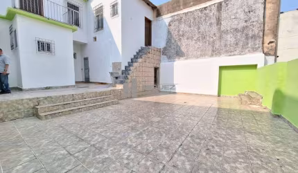 CASA ESPETACULAR - LOCALIZADA NA RUA ROCHA MIRANDA - ALTO DA BOA VISTA - 7 QUARTOS, VAGAS PARA 3 CARROS.