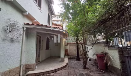 VENDO CASA DUPLEX EM RUA SINGULAR NA TIJUCA