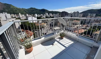 Apartamento á venda rua Barão do Bom Retiro (Grajaú) Varanda, 2 quartos, 1 suite e closet, banheiro social, cozinha e área de serviço.