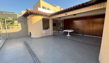 VENDO CASA TRIPLEX RUA AGOSTINHO MENEZES, 3 QUARTOS, 1 SUITE, 1 VAGA DE GARAGEM.