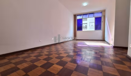 Colado a Praça Afonso Pena, próximo ao metrô, Apartamento 3 quartos com dependências completas, 1 vaga de garagem - Tijuca - Rua Mariz e Barros