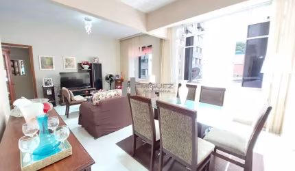 Apartamento a venda na Rua Félix da Cunha 44 (número aproximado), são 100m², original 3 quartos, sendo um dos quartos aberto para ampliar a sala. Atualmente composto por salão em 2 ambientes, climatiz