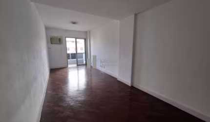 Excelente  Apartamento Varanda, sala, 2 quartos, sendo 1 suite, vaga de garagem - Próximo a praça Afonso Pena