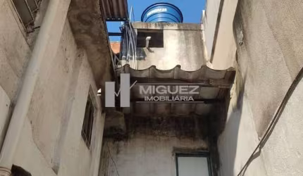 VENDO SOBRADO EM RUA BARÃO DE UBÁ. OPORTUNIDADE DE NEGÓCIO