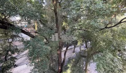 Apartamento (varanda, sala, 2 quartos) à venda na Rua Professor Gabizo- Tijuca! Apenas 750 metros da Praça Afonso Pena!