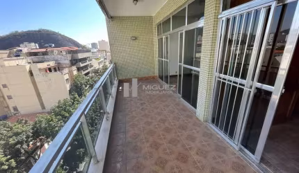 Apartamento à venda na Tijuca! Varandão, 4 quartos, sendo 2 suítes e 4 vagas de garagem! São 160m²! Rua Marquês de Valença!