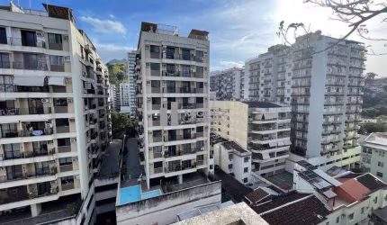 Cobertura duplex à venda na Rua João Alfredo ( Tijuca)! São aproximadamente 160m², composto por varanda, sala em 2 ambientes, 3 quartos, suíte, 2 vagas na escritura!
