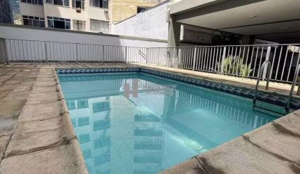 Apartamento à venda na Tijuca! Apenas a 350 metros do Shopping Tijuca! Varanda, sala 2 quartos suíte e vaga! Prédio com infra!