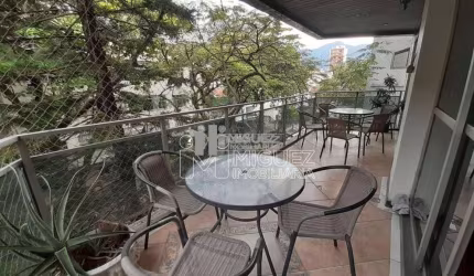 A venda apartamento de varanda com 4 quartos, suíte, 3 vagas no Grajaú, rua Mearim.