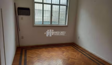 A venda, apartamento 2 quartos com varanda em rua Mendes Tavares, Vila Isabel