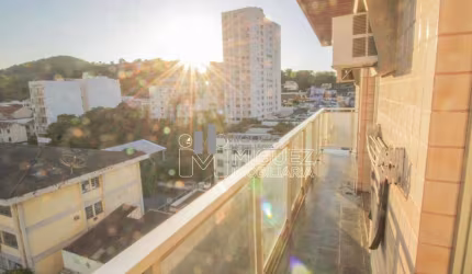 Vendo apartamento com varanda, 2 quartos em frente a UERJ