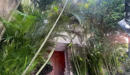 Espetacular casa à venda duplex salão em em 4 ambientes, escritório, 4 quartos, garagem para 3 carros com 440m² de área útil no Alto da Boa Vista!  Localizada na Rua da Selva, abraçada pela Floresta d