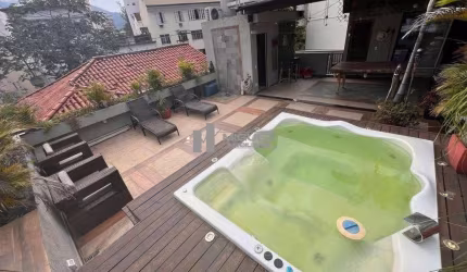 Sensacional casa de vila à venda na Tijuca! Localizada na Travessa Acis Castilho