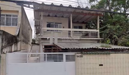 Casa a venda 4 quartos suíte e piscina na melhor localização de Bangu