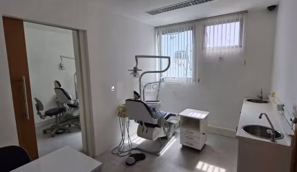 VENDE-SE SALA COMERCIAL NA CONDE DE BONFIM COM PORTEIRA FECHADA!!!!