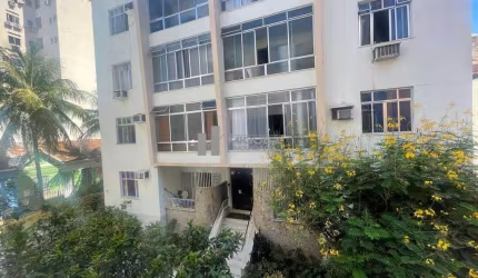 Apartamento sala, 3 quartos suíte e vaga à venda Tijuca! Debruçado na Praça Xavier de Brito e apenas 600 metros do metrô Uruguai! Localização bucólica, Rua Radmaker, são 160m² de puro conforto!
