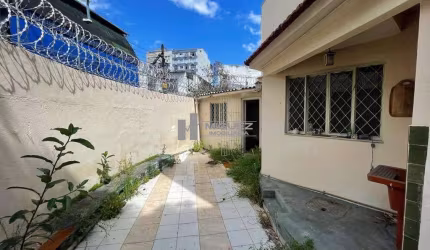 Casa triplex de vila à venda na Rua Felipe Camarão, apenas 500 metros do Shopping Tijuca!