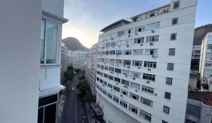 Apartamento a venda em localização Privilegiada na quadra da Praia de Copacabana, com 2 quartos , Copacabana - Rio de Janeiro
