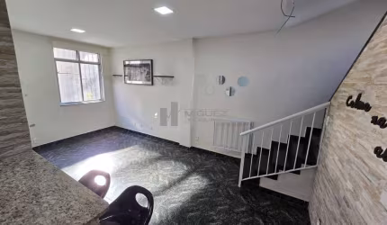 CASA DE VILA RUA BARÃO DE COTEGIPE (VILA ISABEL) - CASA TRIPLEX COMPOSTA POR SALA, 3 QUARTOS SENDO 1 SUÍTE, 1 BANHEIRO SOCIAL, 1 LAVABO, COZINHA INTEGRADA A SALA, ÁREA DE SERVIÇO, TERRAÇO COM TOLDO RE
