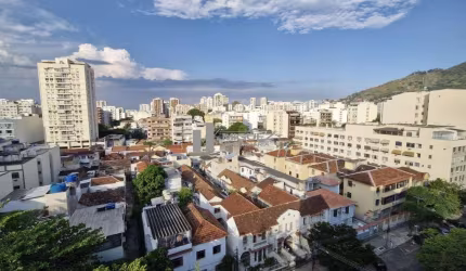A venda apartamento de 135m2 reformado e moderno na Rua Silva Teles – Andaraí 3 quartos sendo suíte com 2 vagas na escritura.
