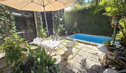 CASA TRIPLEX A VENDA RUA PROFESSOR VALADARES (GRAJAÚ) - ÁREA EXTERNA COM PISCINA, CHURRASQUEIRA, 3 SALAS, 4 QUARTOS SENDO 2 SUÍTES,  ESCRITÓTIO, 2 BANHEIROS SOCIAIS, COPA COZINHA, DEPENDÊNCIAS (QUARTO
