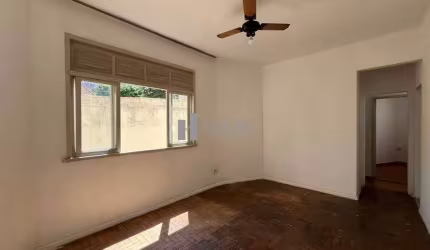 A venda apartamento, 2 quartos com dependências em Vila Isabel