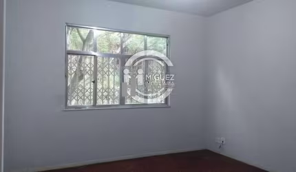Apartamento á venda na  Rua Heber de Boscoli, Vila Isabel! Aconchegante sala 2 quartos!