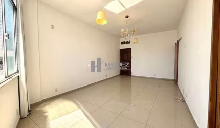 Excelente apartamento à venda no melhor trecho da Rua Conde de Bonfim - Tijuca, 3 quartos com 110m², vaga de garagem na escritura e proximidade de tudo!
