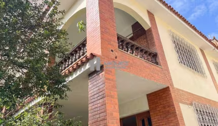 Casa tiplex com 6 quartos, churrasqueira e piscina para alugar na Rua Doutor Aníbal Moreira - Tijuca com aproximadamente 300m², apenas a 700 metros do metrô Uruguai!