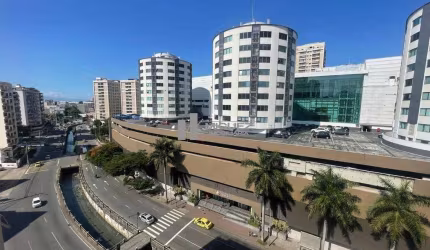 Apartamento para alugar debruçado no Shopping Tijuca!!! Localizado na Avenida Maracanã.
