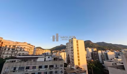PRAÇA AFONSO PENA! Apartamento à venda com 2 quartos e vista para o Cristo na Rua Doutor Satamini, no bairro da Tijuca. Código: 21613