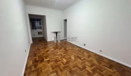Oportunidade!! APARTAMENTO A VENDA MELHOR LOCALIZAÇÃO DA TIJUCA, PRAÇA SAENS PENÃ (RUA DESEMBARGADOR ISIDRO) 2 QUARTOS.