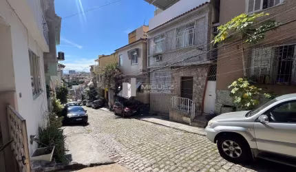 CASA DE VILA DUPLEX NA TIJUCA COM 3 QUARTOS E VAGA